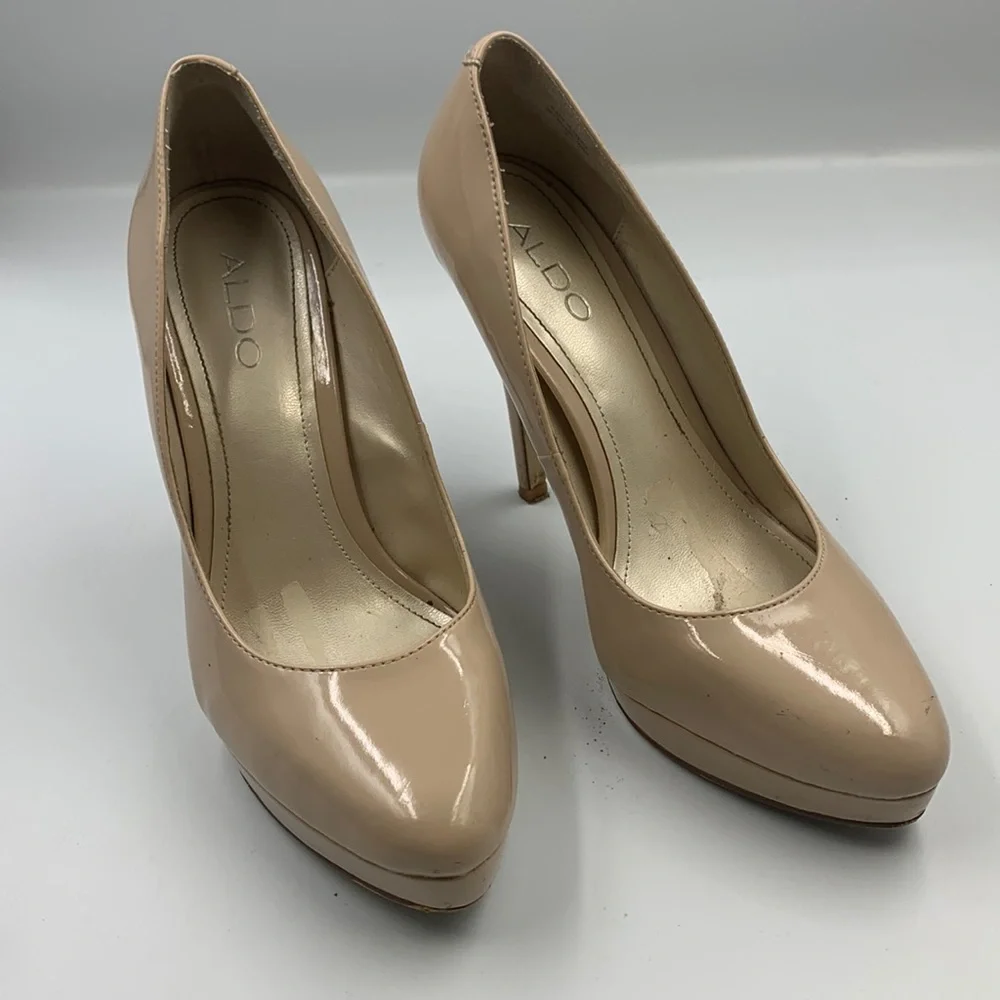 Nude high heel pumps. - Picture 1 of 5